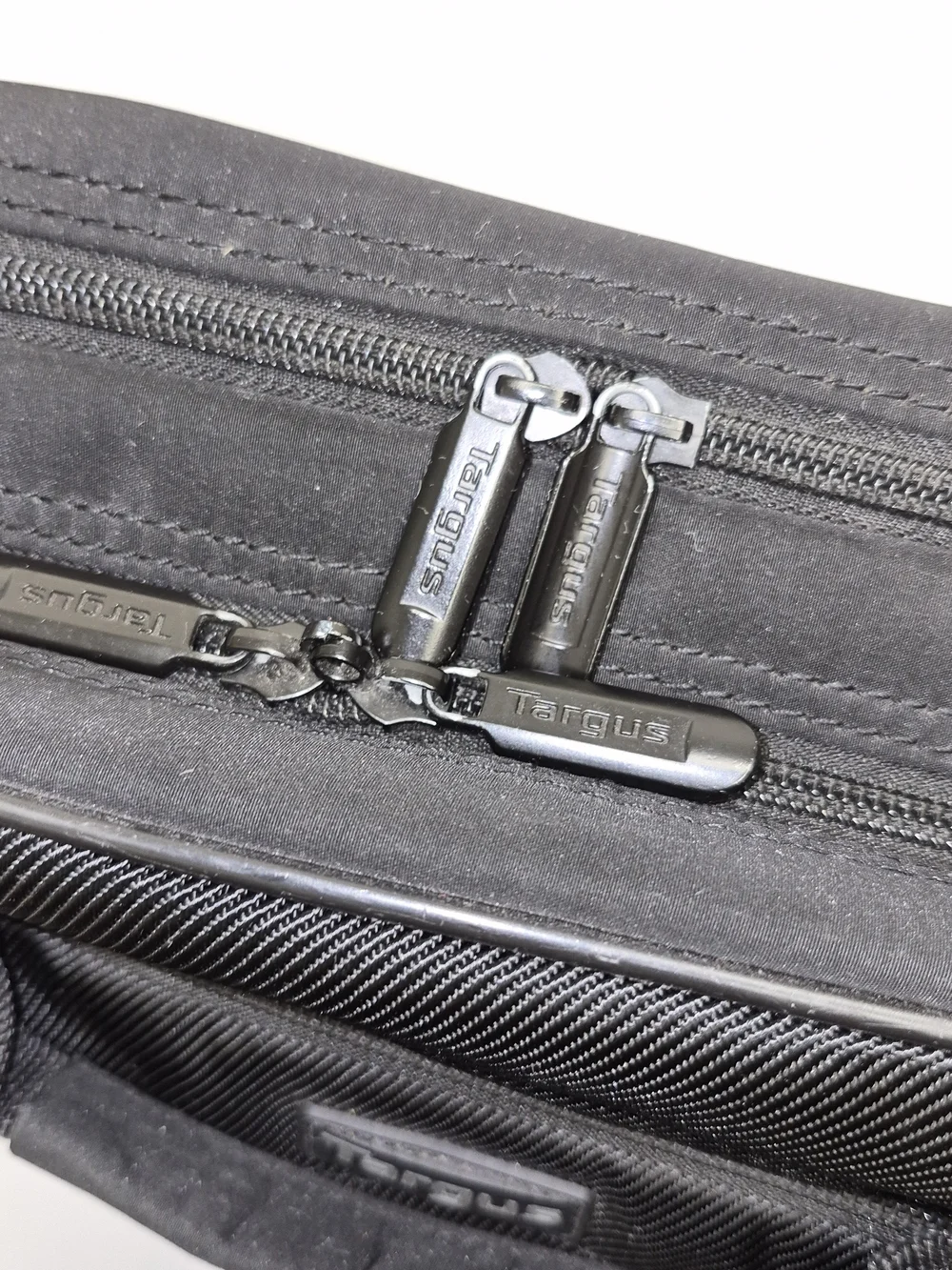 Targus Black Laptop Briefcase - Padded Messenger Bag